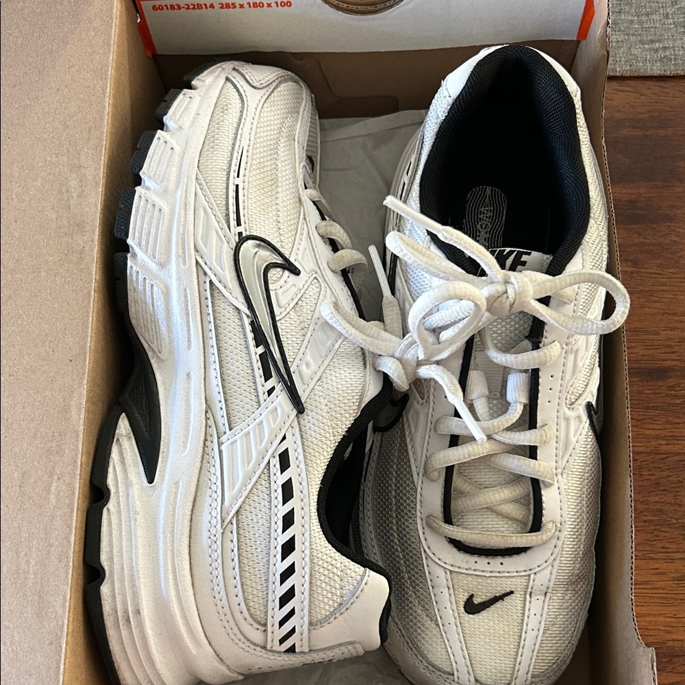 Nike women’s initiator shoes size 7